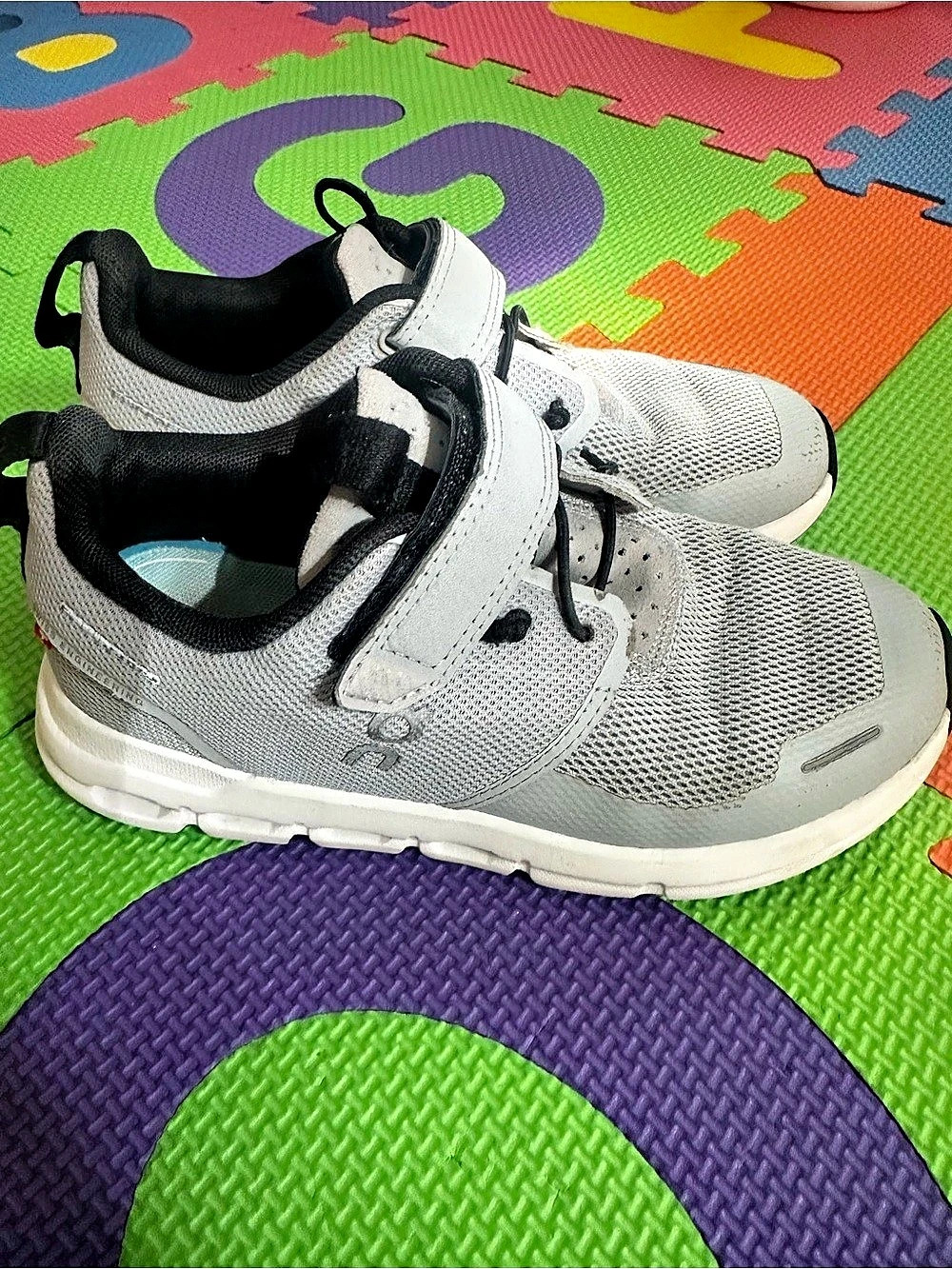 On Cloud Play Gray & White Athletic Shoes US 13